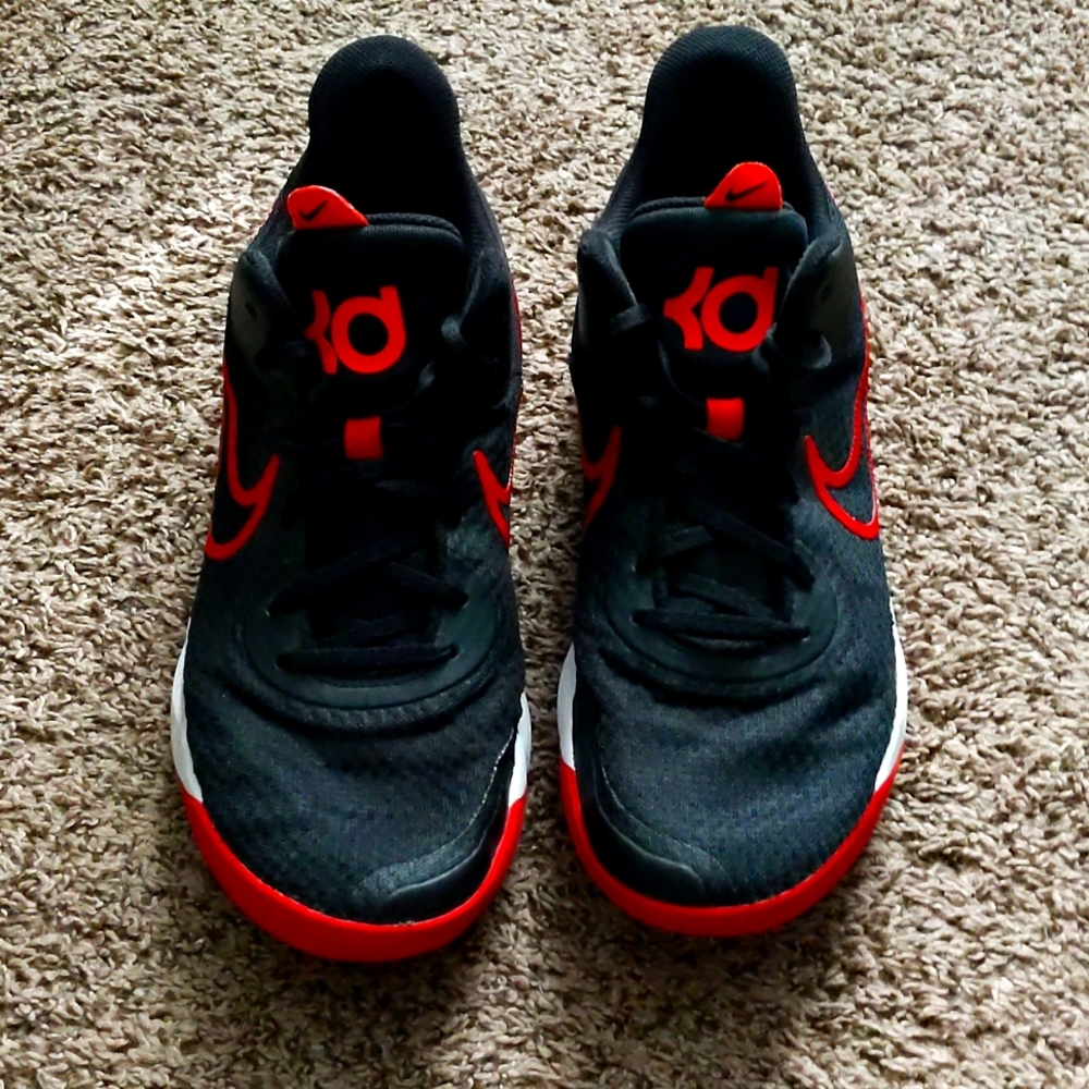 Men's Nike basketball shoes
